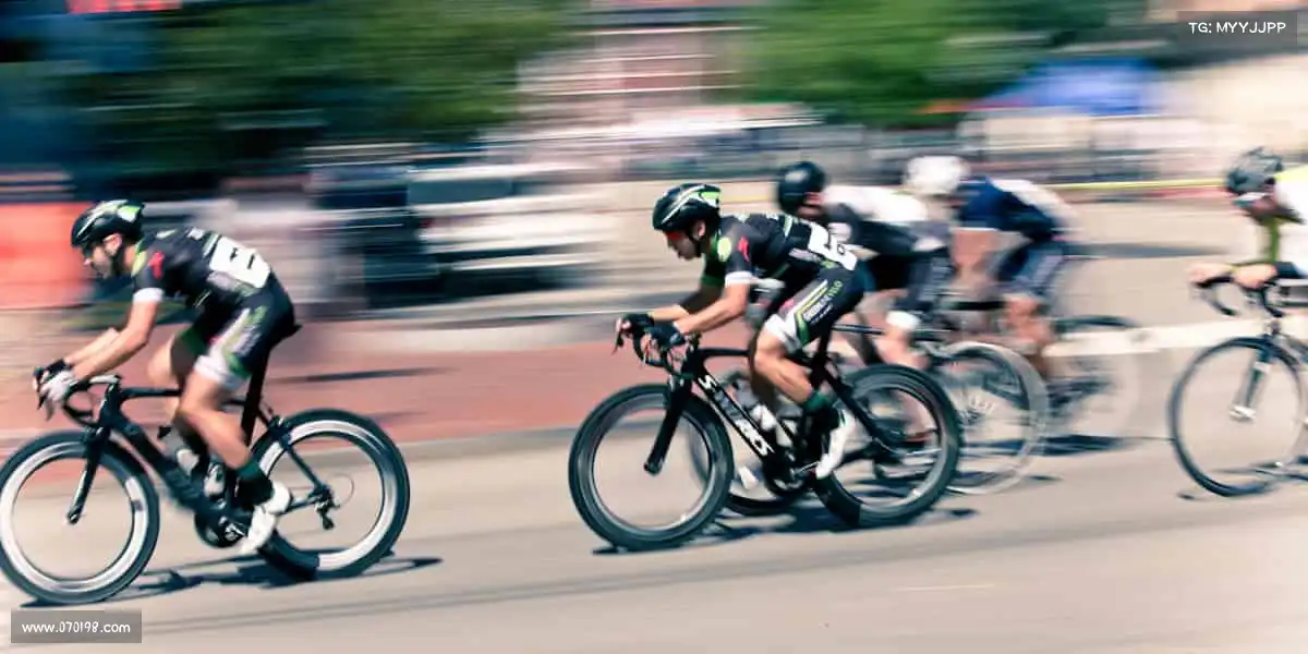 必一运动🏐团队协作，永不言弃 —— 在体育的世界里，我们都是追光者！